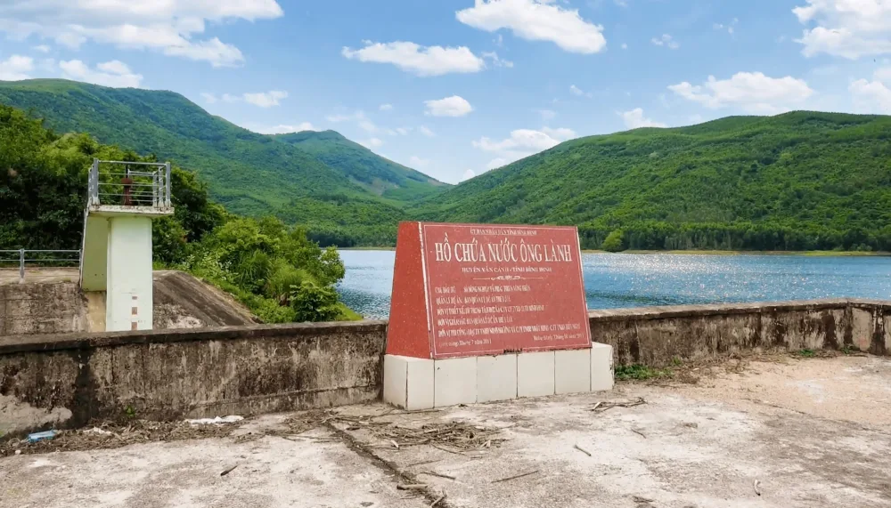 Bia đá Hồ Chứa Nước Ông Lành huyện Vân Canh